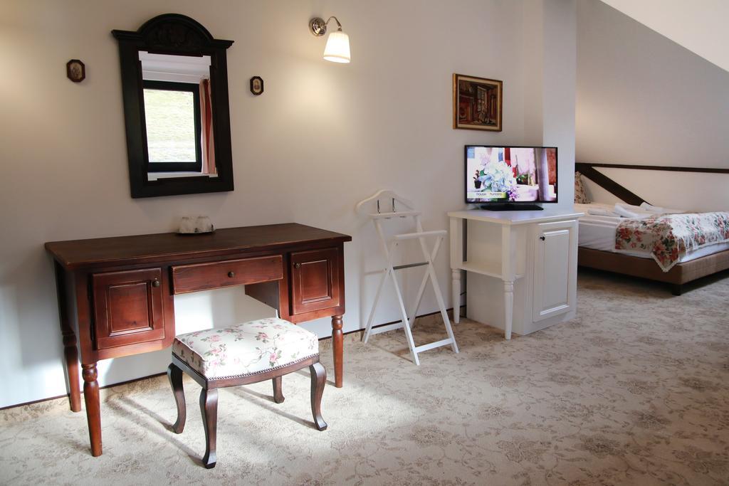 Conacul Bratescu Hotel Bran  Ruang foto