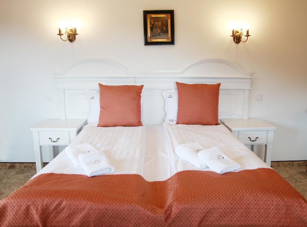 Conacul Bratescu Hotel Bran  Ruang foto
