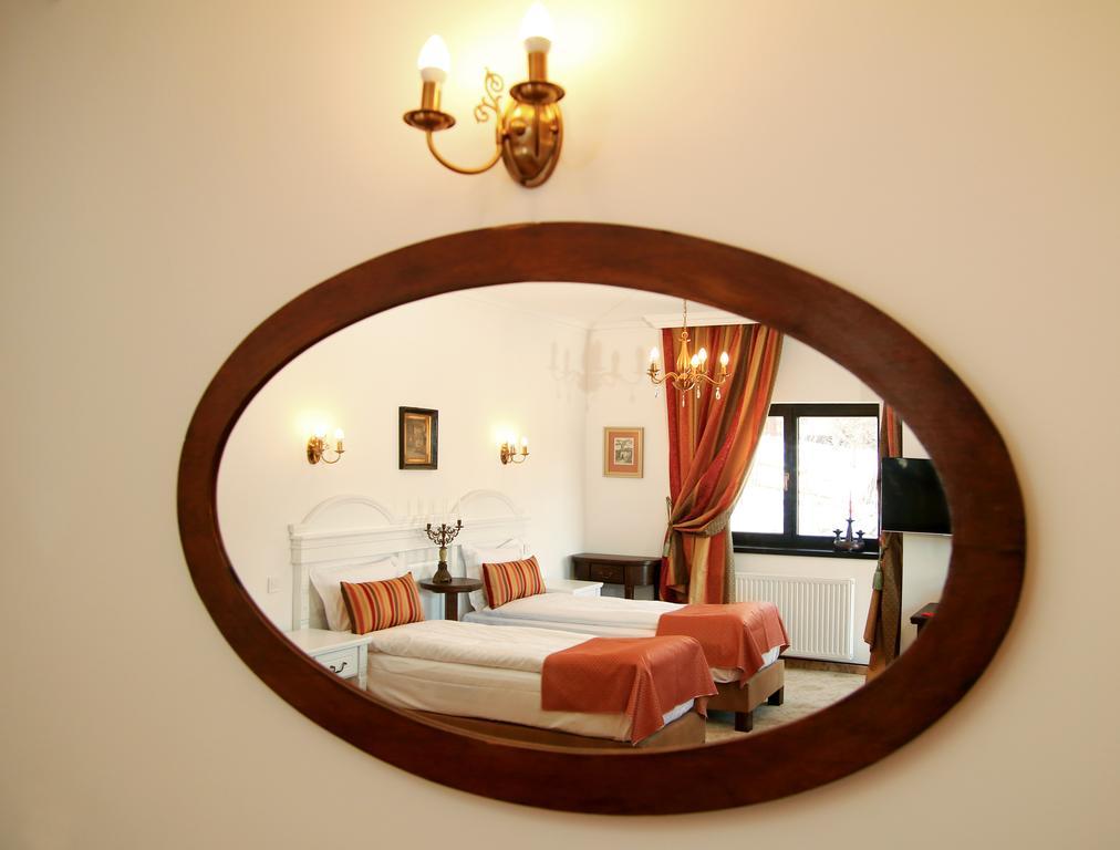 Conacul Bratescu Hotel Bran  Ruang foto