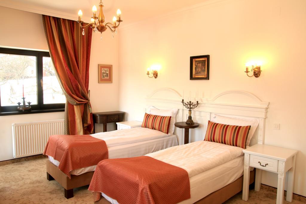 Conacul Bratescu Hotel Bran  Ruang foto