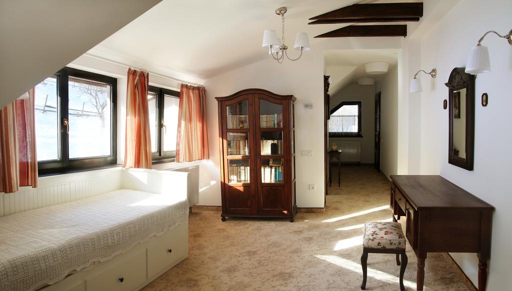 Conacul Bratescu Hotel Bran  Ruang foto