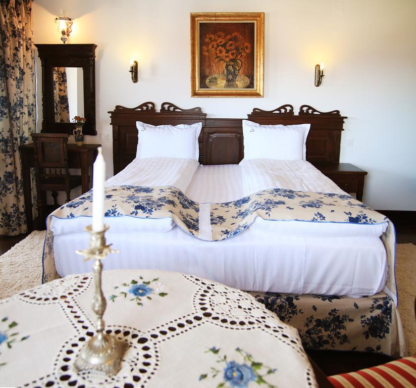Conacul Bratescu Hotel Bran  Ruang foto